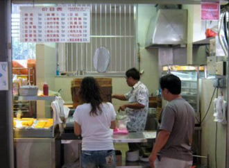 Controversy Erupts Over Child Peeing in Public at Tiong Bahru Plaza Food Court